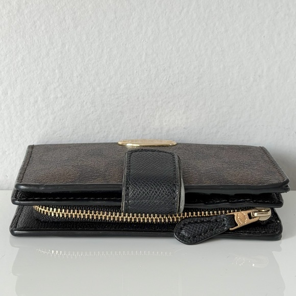 Coach Signature Small Wallet - Picture 2 of 9